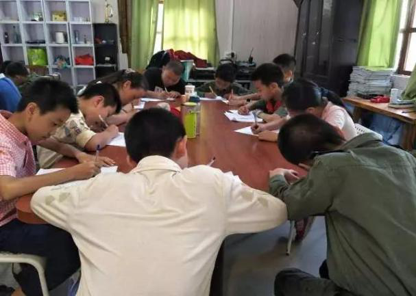 中的亲子游学中得到全面提升冰球突破少儿财