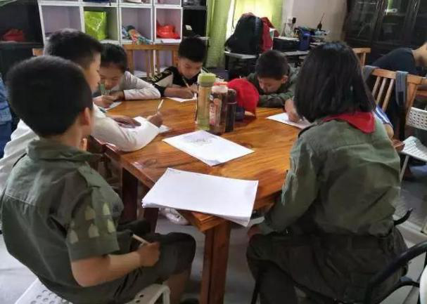 中的亲子游学中得到全面提升冰球突破少儿财商可在玩学(图2)