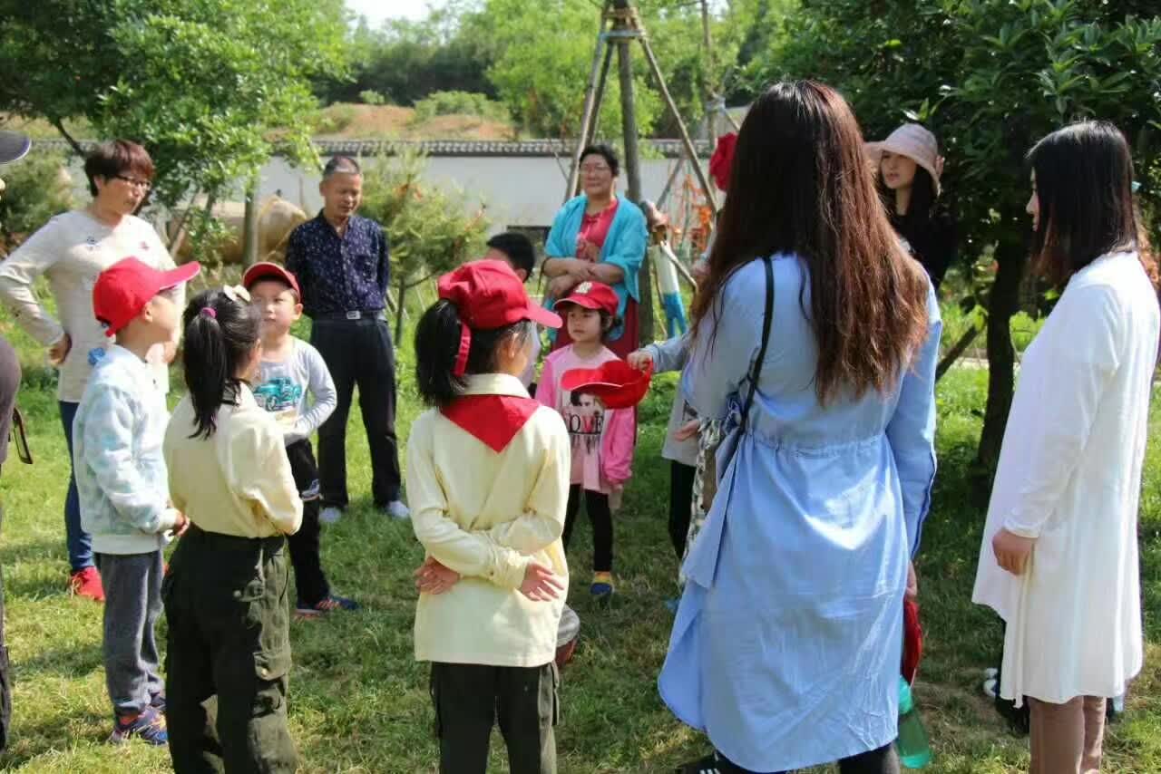 中的亲子游学中得到全面提升冰球突破少儿财商可在玩学(图3)